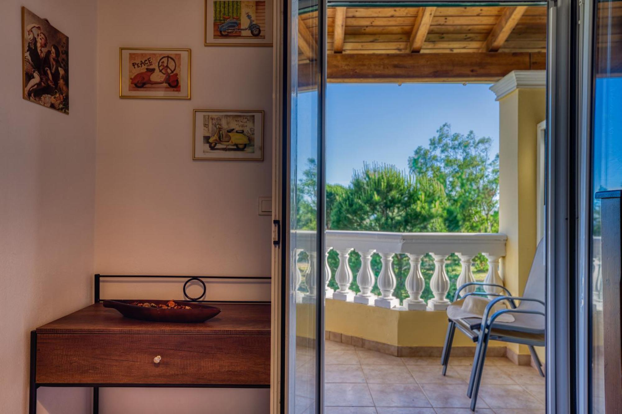 Stefanias Appartments Ágios Matthaíos Dış mekan fotoğraf